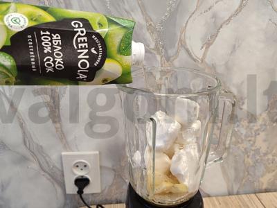 Kokteilis su ledais, obuolių sultimis ir obuoliu Žingsnis 3