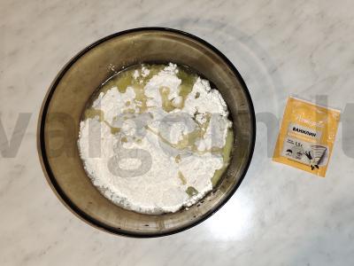 Saldus pyragas ant agurkų marinatų „Selyanočka“ Žingsnis 3