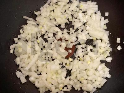 Spagečiai su kalakutiena pomidorų padaže Žingsnis 1