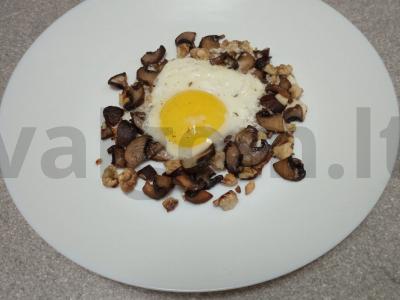 Kiaušiniai su karališkais grybais ir graikiniais riešutais Žingsnis 8