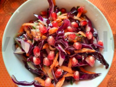 Vitaminų salotas „Raudonas“ pagrindine nuotrauka