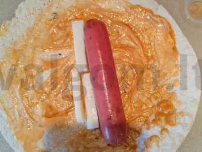 Dešrelės su sūriu lavaše Žingsnis 1