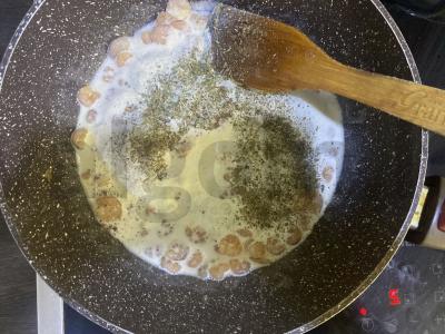 Kvapni makaronai su krevetėmis ir itališkais prieskoniais Žingsnis 6