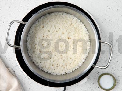 Keptas ryžiai su vištiena ir kiaušiniu Žingsnis 1