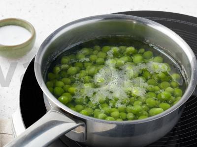 Keptas ryžiai su vištiena ir kiaušiniu Žingsnis 2