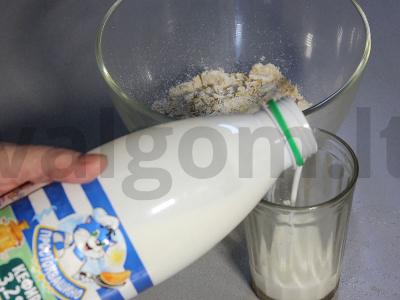 Blynai su avižomis, obuoliais, šokoladu ir riešutais Žingsnis 2