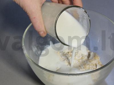 Blynai su avižomis, obuoliais, šokoladu ir riešutais Žingsnis 3