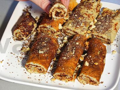 Blynai su avižomis, obuoliais, šokoladu ir riešutais pagrindine nuotrauka