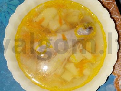 Klasikinis vištienos sriuba pagrindine nuotrauka