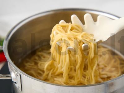 Krevetės su kiaušinių makaronais Žingsnis 6