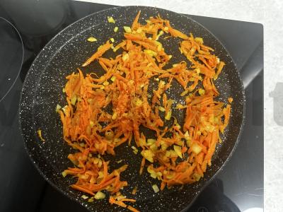 Kepti kotletai su daržovių kepure po sūriu Žingsnis 3