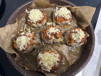 Kepti kotletai su daržovių kepure po sūriu Žingsnis 9