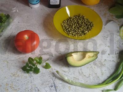Salotas „Žaliavalgiškas tabulė su daigintomis mung pupelėmis“ Žingsnis 1