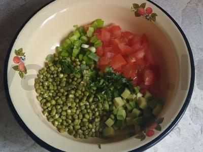 Salotas „Žaliavalgiškas tabulė su daigintomis mung pupelėmis“ Žingsnis 3