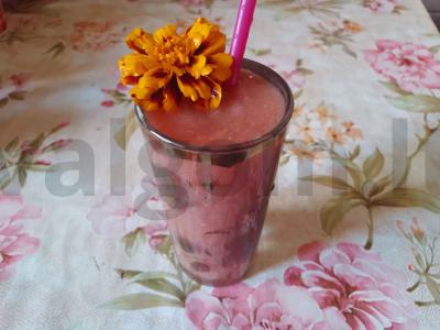 Saldus smoothie su vynuogėmis, arbūzu ir kriauše pagrindine nuotrauka