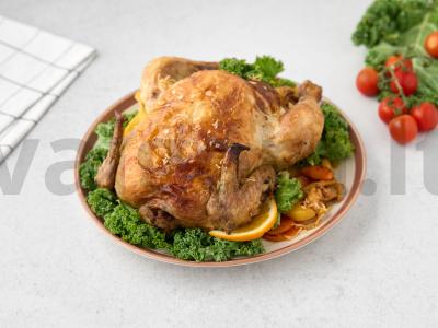 Įdaryta vištiena su daržovėmis orkaitėje pagrindine nuotrauka