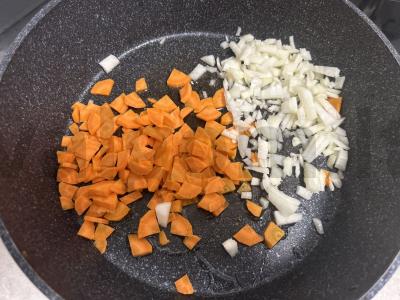 Troškinta bulvė su mini kotletais pomidorų padaže Žingsnis 1