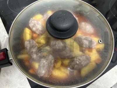 Troškinta bulvė su mini kotletais pomidorų padaže Žingsnis 6