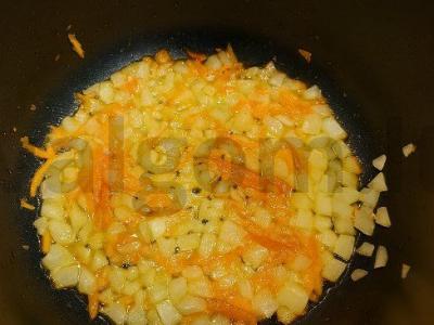 Sriuba su kalakutiena ir makaronais lėtoje viryklėje Žingsnis 2