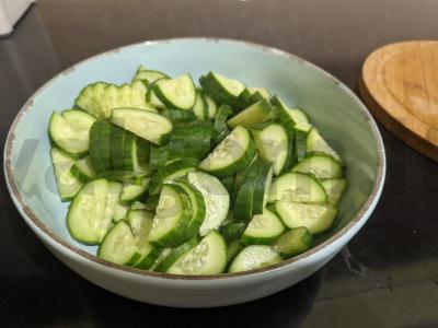 Salotas „Naminis“ su alyvuogėmis ir sūriu Žingsnis 2