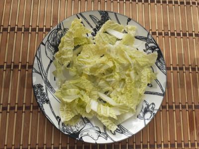 Salotos su kalmarų filė, Pekino kopūstu ir sezamu Žingsnis 1