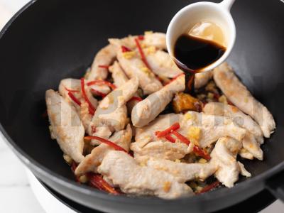 Wok su vištiena ir daržovėmis Žingsnis 12