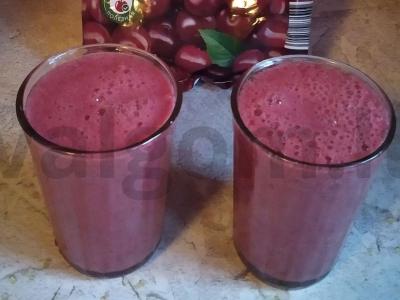 Vyšnių smūgis pagrindine nuotrauka