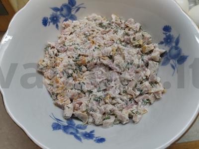 Salotas su rūkytomis vištienos krūtinėlėmis ir grybais Žingsnis 2