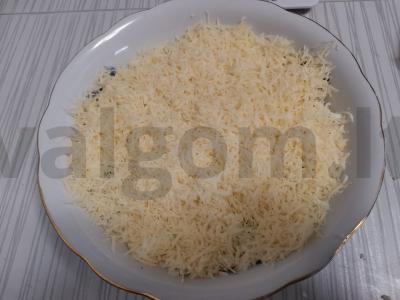 Salotas su rūkytomis vištienos krūtinėlėmis ir grybais Žingsnis 5