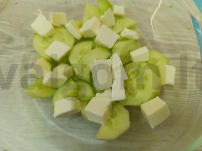 Lengvas salotas su skrudintais duoneliais Žingsnis 2