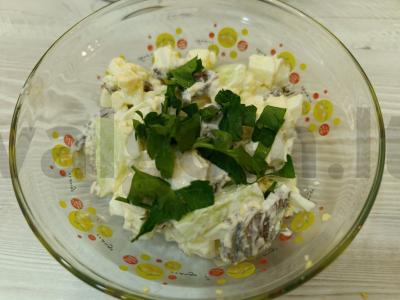 Lengvas salotas su skrudintais duoneliais pagrindine nuotrauka