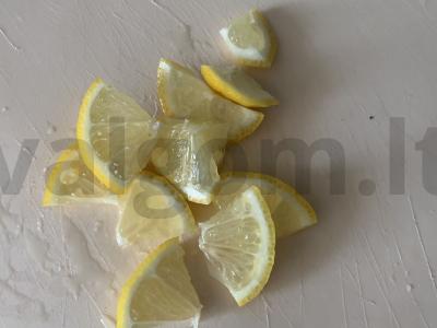 Jazminų žaliasis arbata su braškėmis, avietėmis, cukranendrių cukrumi ir citrina Žingsnis 1