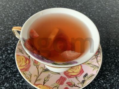 Jazminų žaliasis arbata su braškėmis, avietėmis, cukranendrių cukrumi ir citrina pagrindine nuotrauka