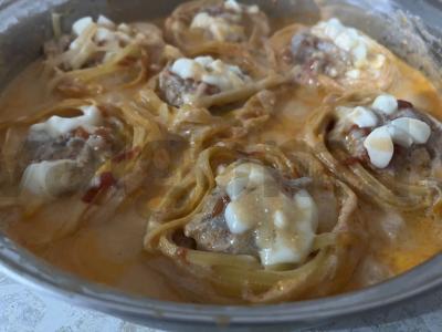 Makaronai-nestai su faršu ir mocarela pagrindine nuotrauka