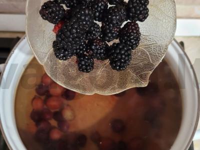 Vitaminų kompotas „Uogų sprogimas“ Žingsnis 1