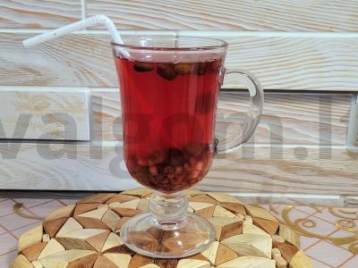 Vitaminų kompotas „Uogų sprogimas“ pagrindine nuotrauka