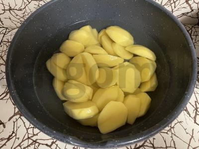 Vištienos sparneliai sojų-medaus padaže su bulvėmis Žingsnis 3