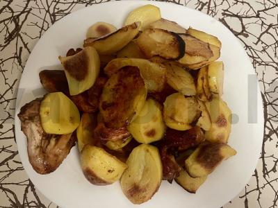 Vištienos sparneliai sojų-medaus padaže su bulvėmis pagrindine nuotrauka