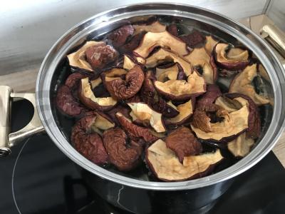 Sotūs obuolių džiovintų vaisių kompotas Žingsnis 2