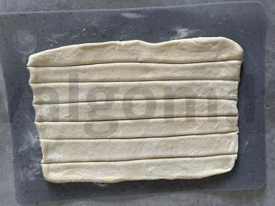 Obuoliai su cinamonu sluoksniuote tešloje Žingsnis 2