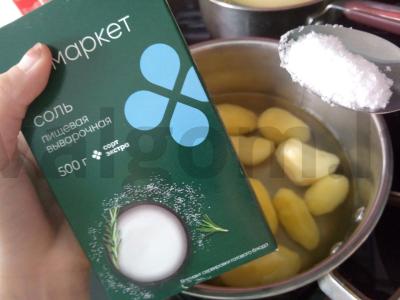 Bulvių košė su žaliu svogūnu ir sviestu Žingsnis 2