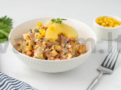 Salotos su vištiena ir ananasais pagrindine nuotrauka