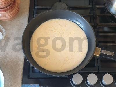 Švelnus omletas su virta dešra Žingsnis 4