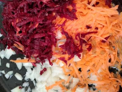 Skani barščiai ant kiaulienos sultinio su raugintais kopūstais Žingsnis 2