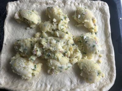 Pyragas su bulvių koše, šonine ir žaliuosius svogūnais Žingsnis 6