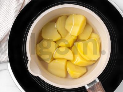 Bulvių sufletė su sūriu Žingsnis 1