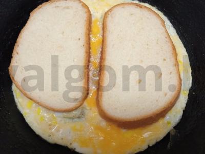 Sumuštinis su kiaušiniu, Krakovo dešra ir mocarela Žingsnis 2