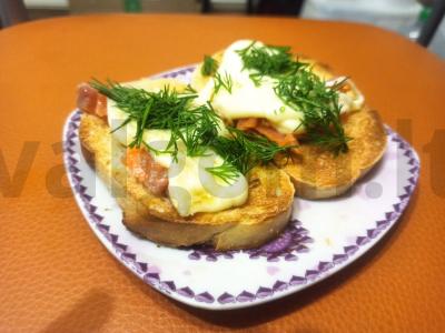 Skrebučiai su raudonąja žuvimi ir sūriu pagrindine nuotrauka