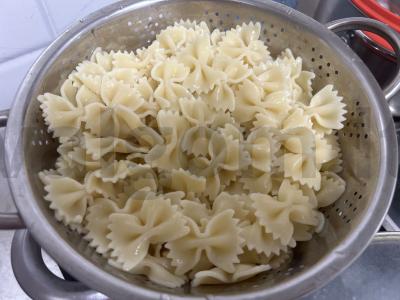 Farfalle makaronai su mėsos kukuliais sūrio padaže Žingsnis 2