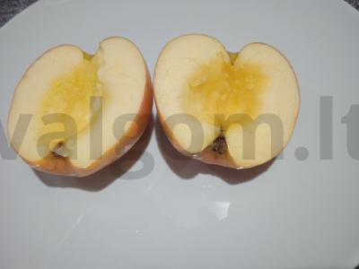 Obuoliai, kepti su razinomis ir migdolais Žingsnis 2